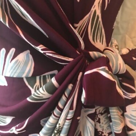 Lark & Ro * PLUM White BLUE FLORAL Cap Slv WRAP DRESS * Work / Date * NWOT * XS - Picture 6 of 12